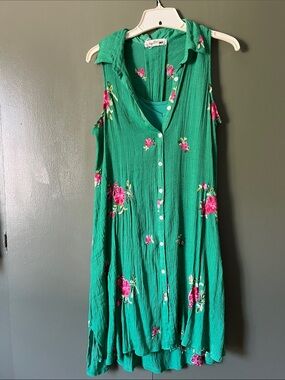 Green Floral Button-Front Sleeveless Dress by (unknown)